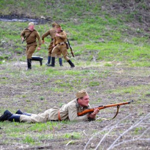 Мужики, смывайтесь, немцам анекдот про Гитлера не понравился...