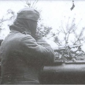 Октябрь 1941 года. Солдаты вермахта мерзнут в окопах..jpg