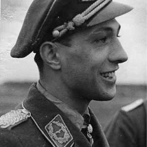 1306411626_400px-bundesarchiv_bild_183-2007-1218-501_erich_rudorffer.jpg
