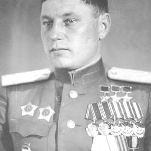Покрышкин Александр Иванович.Сбил 59самолетов лично и 6 в группе..jpg