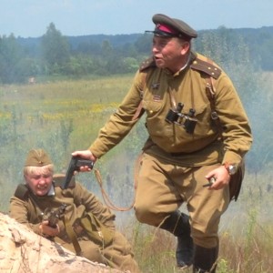 Не время лежать! Фрицев надо добивать...