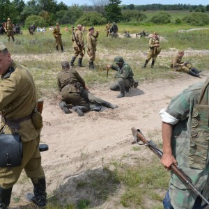 А  я бы фрица завалил за пол минуты...