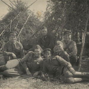 Личный состав полка в минуты отдыха. Лето 1942 года..jpg