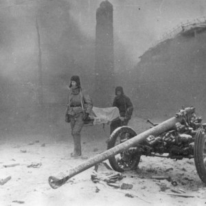 эвакранненыхсовсолдатздбаррикадысталинград1942.jpeg