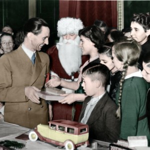 christmas_presents_by_ingyaningya-d4c1bf7.jpg