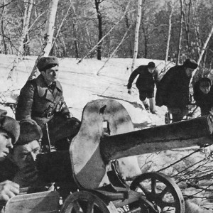 Партизаны во взаимодействии с частями Красной армии ведут бой на путях отхода врага.jpg