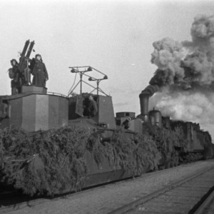 Сдвоенная зенитная пулеметная установка «Максим» на советском бронепоезде.jpg