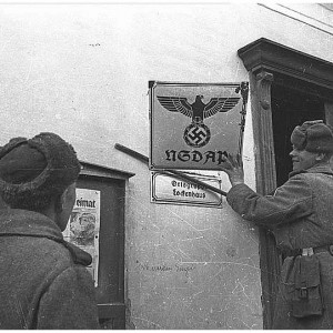 berlin-destroyed-1945-mreichstag-soviet-flag-german-pow-defeat.jpg
