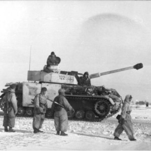 Bundesarchiv_Bild_101I-090-3912-05A_Russland_Panzer_IV_im_Schnee.jpg