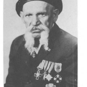 QXcuEeuug5A.jpg
