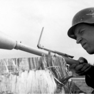 _Russland2C_Luftwaffensoldat_mit_Panzerabwehrwaffe.jpg