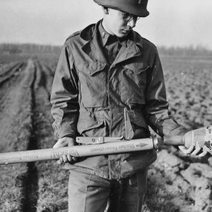 2ad_panzerfaust_45.jpg