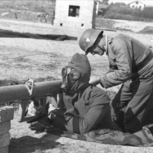 Bundesarchiv_Bild_101I-264-1623-26_Frankreich_Vorführung_Raketenpanzerbüchse.jpg