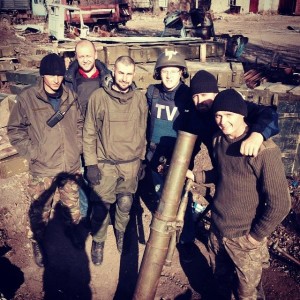 Украинские минометчики обороняют донецкий аэропорт..jpg