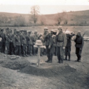 Gebirgsjäger Edelweiß Friedhof3.JPG