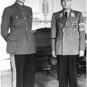 General Wlassow bei Reichsleiter von Schirach.jpg