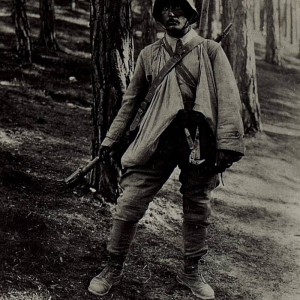 Sturmsoldat am Übungsplatz in Schabs.   Soldat in Adjustierung der Sturmtrupps; Schabs, Südtirol