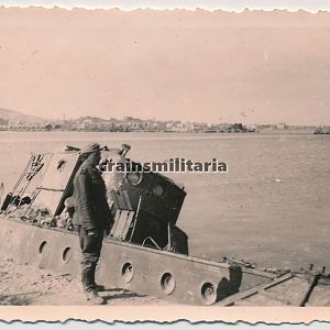 Soldat B. Versenktes Schiff Boot Hafen FEODOSIA Krim