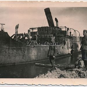 Zerstörtes Schiff Boot Im Hafen FEODOSIA Krim