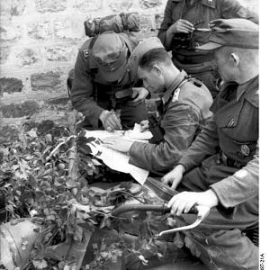 Frankreich_Soldaten_bei_Besprechung