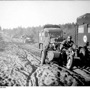 Russland-Nord_Krankenwagen_Krad-Fahrer
