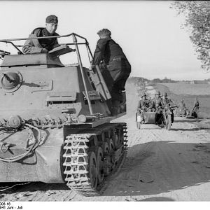Russland_Befehlspanzer_1_auf_Landstraße