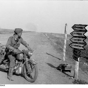 Russland_bei_Pokrowka_Kradmelder_Wegweiser