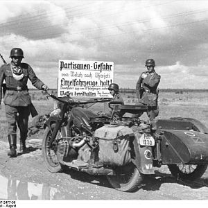 Russland_Militärpolizei_in_Partisanengebiet