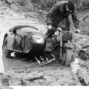 Russland_Motorrad_im_Schlamm
