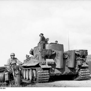 Tunesien_Panzer_VI_(Tiger_I)_und_Krad
