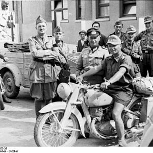 Jugoslawien_Split_Soldat_mit_Motorrad