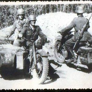 Wehrmacht-german-soldiers-rare-pictures-unseen-images-ww2-german-motorcycles-BMW-R12-002