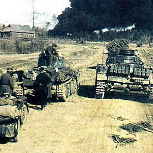 1299009788_0320_nemeckie-tanki-rvutsya-vpered-ukraina-leto-1941-g.