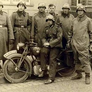 Krad-troops-pose-w-nsu-motorcycle_imagesia-com_bf7c_large