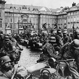 German-soldiers-on-motorbikes