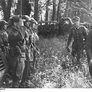 Bundesarchiv_Bild_101I-300-1865-08_Frankreich_Rommel_bei_21._Pz.Div_.