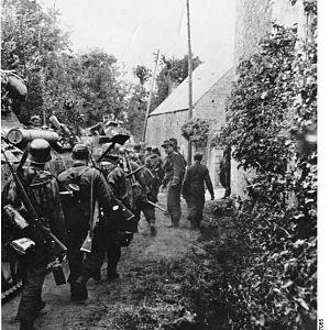 Bundesarchiv_Bild_183-J27065,_Frankreich,_Normandie,_Grenadiere