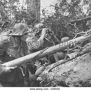 German-soldiers-during-fights-in-the-northern-sector-of-the-eastern-c45a5a