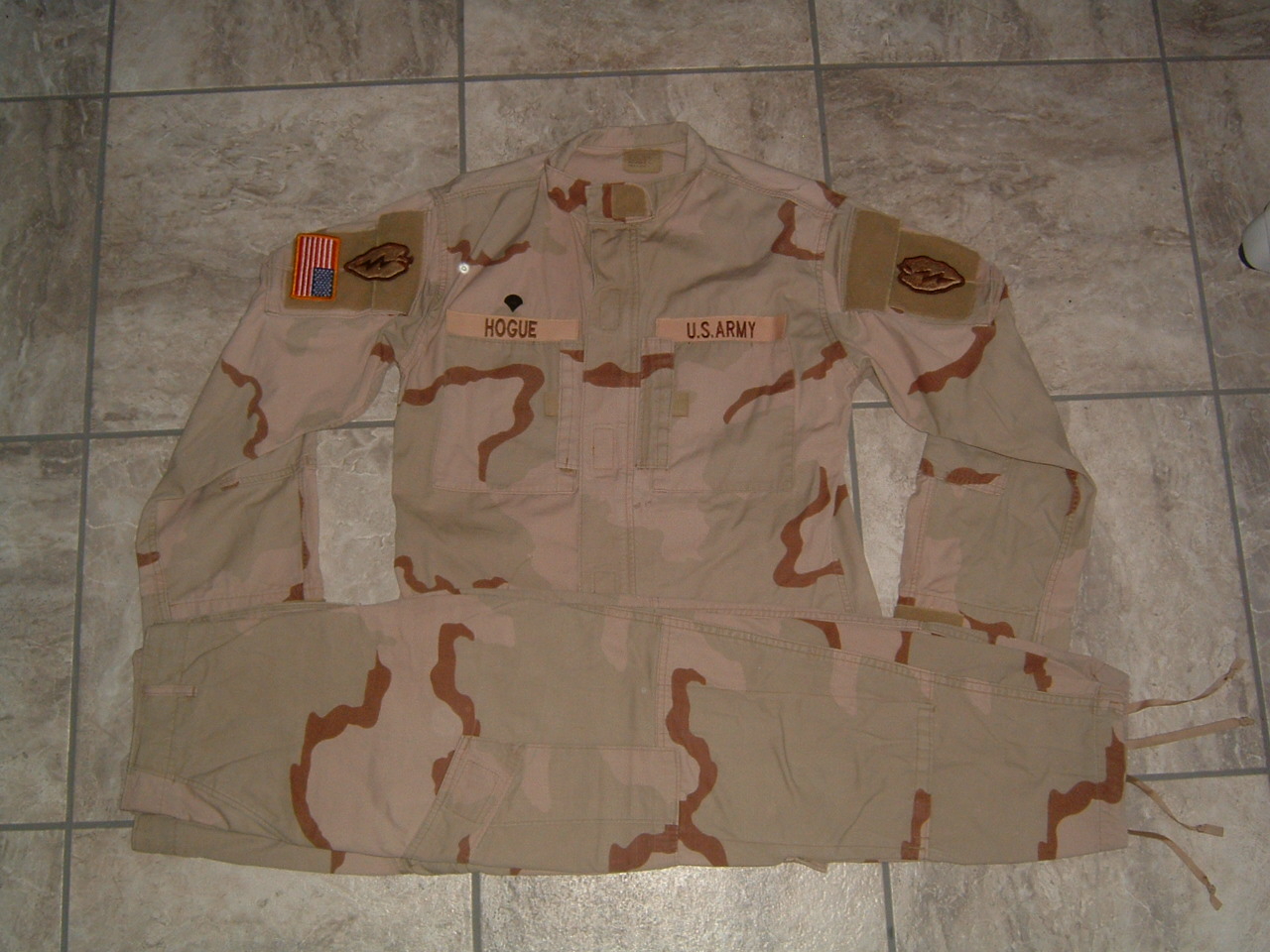 D285