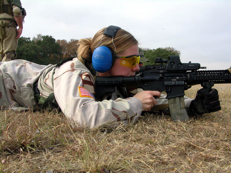 Американская военная девушка. Американские женщины военные. Девушки в армии США. Девушки военные в США. Женщины солдаты США.