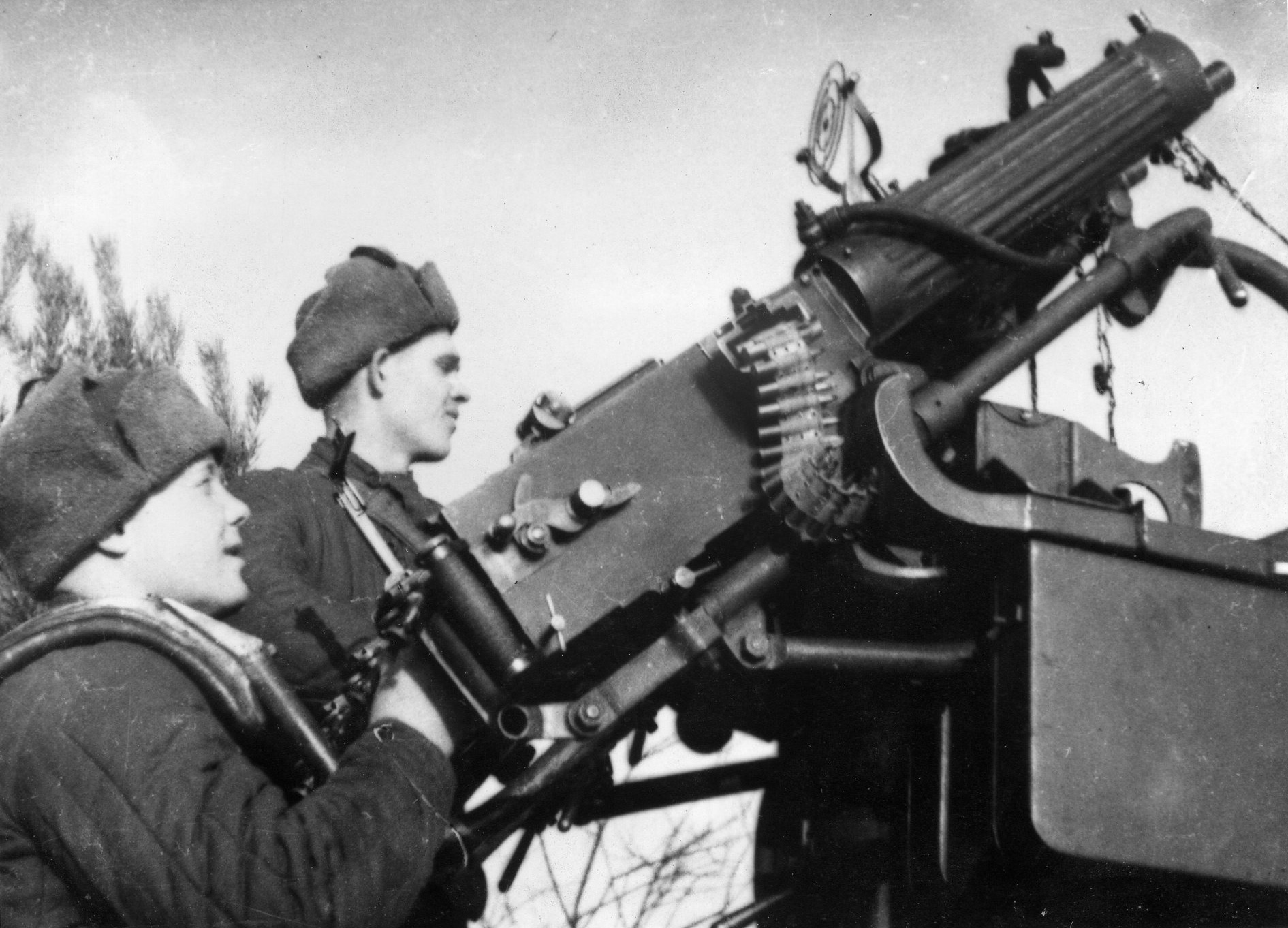 Тверь в годы великой отечественной войны. Советские зенитчицы 1941.