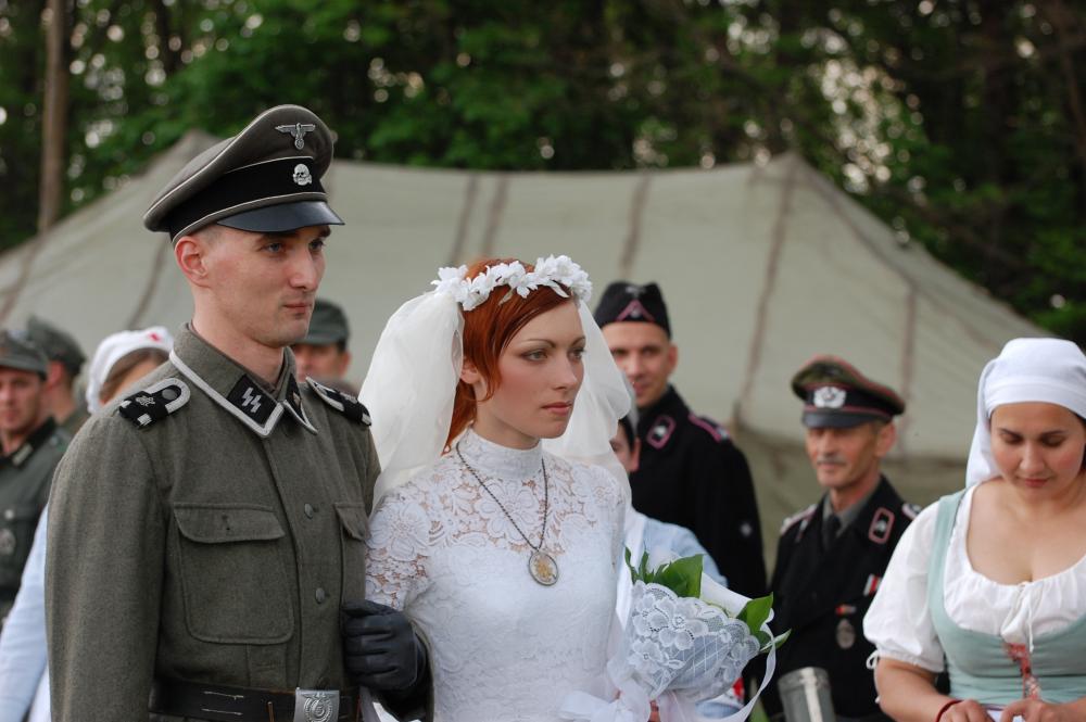 Русская полюбила немца. Свадьба в стиле СС. Офицер СС на свадьбе. Свадьба в стиле нацистов. Свадьба с военным.