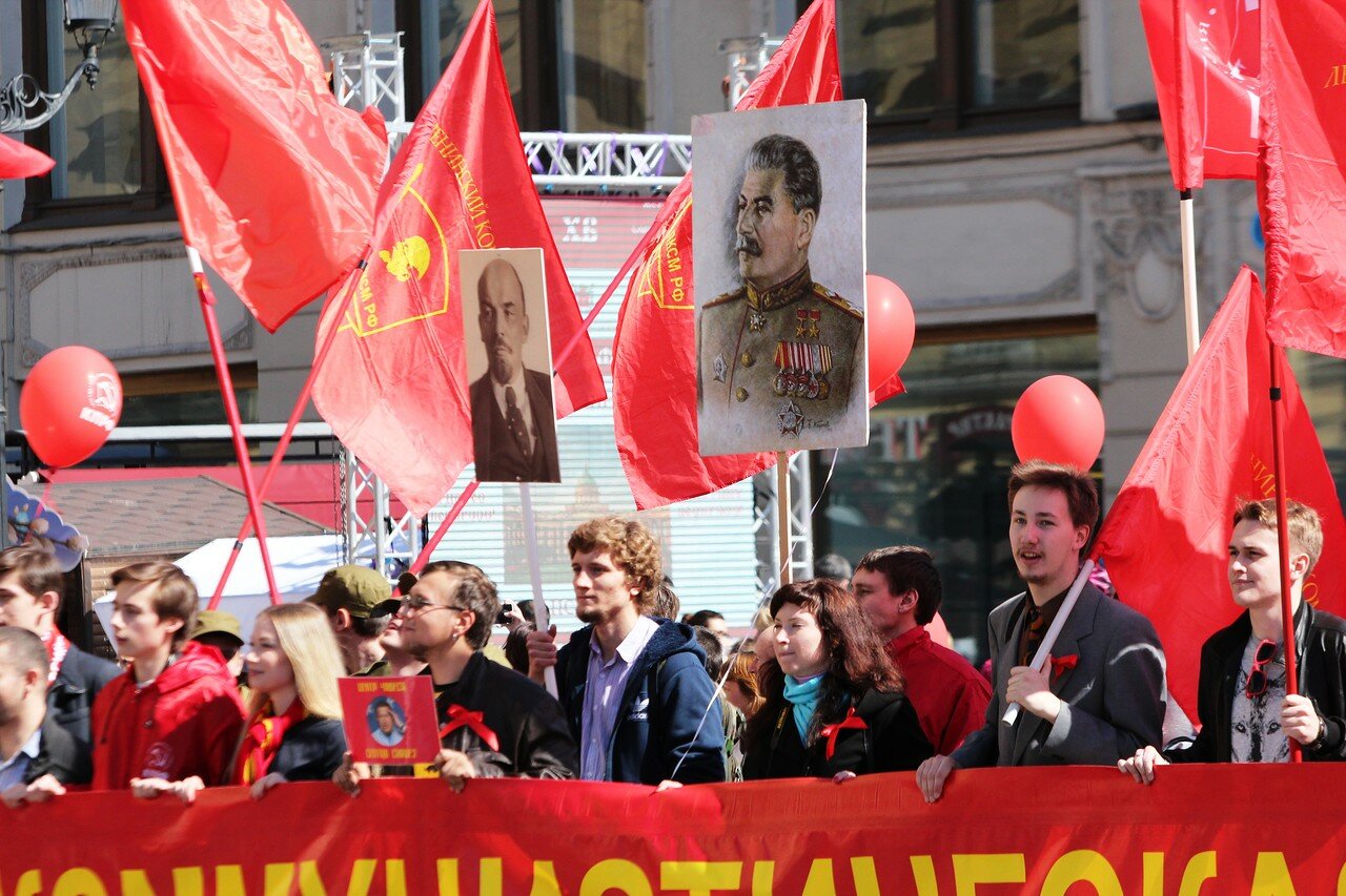 Неосталинизм характеризуется. Сталинисты России. Сталинист фото. Неосталинизм. Марш сталинистов.